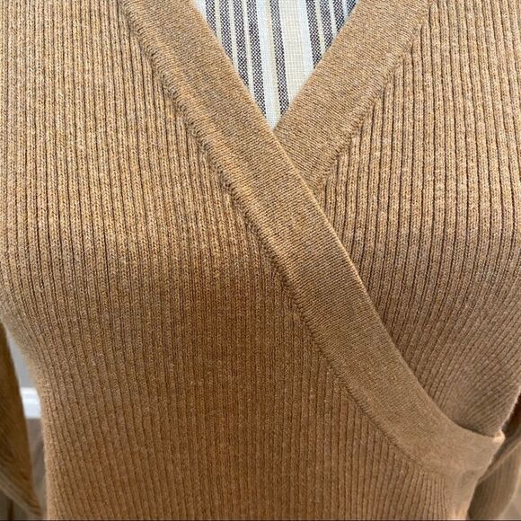 Fred & Sibel Crossover Sweater XS Camel - Picture 12 of 16